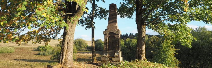 Znovuvztyčení pomníku padlým v Dlouhé